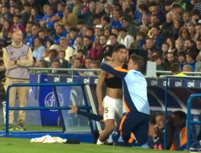 헤타페와의 리그 33R 교체 투입 직전 의료진의 도움을 받아 붕대를 감는 벨링엄. /X