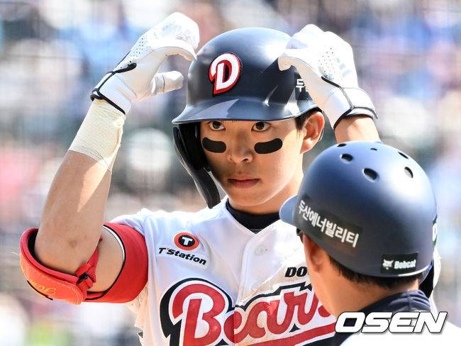 두 타석만에 멀티 히트 완성한 김민석