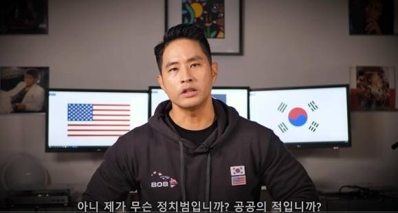 유승준이 유튜브에서 한국에 못 들어가는 것을 한탄하고 있다. 최고의 인기 가수였던 유승준은 군 복무 의지를 공공연하게 드러냈다가 미국 시민권을 얻고 병역을 기피하면서 한국에 들어올 수 없게 됐다. 유튜브 캡처