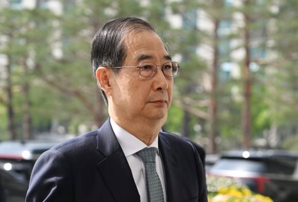 한덕수 대통령 권한대행 국무총리가 24일 오전 서울 여의도 국회에서 2025년도 제1회 추경예산안에 대한 정부 시정연설을 위해 본청에 입장하고 있다. 2025.4.24 공동취재