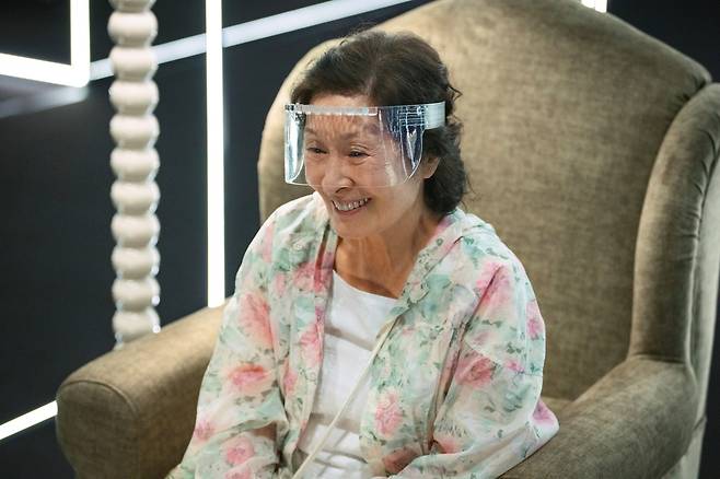 JTBC 주말극 ‘천국보다 아름다운’에서 이해숙 역을 연기한 배우 김혜자 출연장면. 사진 JTBC