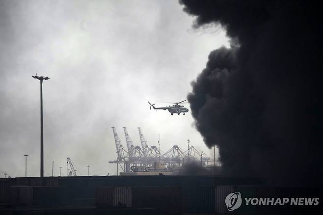 26일(현지시간) 이란 남부 샤히드 라자이항 폭발 현장 [AFP 연합뉴스]