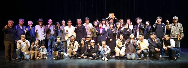 올해 제주예선대회 참가자들 기념 사진 / 사진=제주연극협회