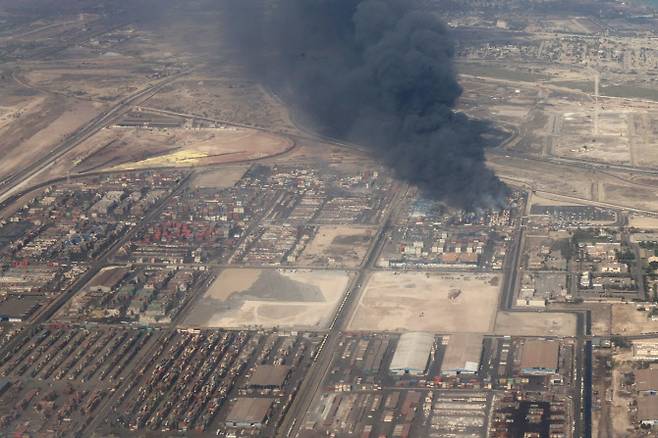 27일(현지시간) 이란 반다르아바스 샤히드 라자이 항구에서 발생한 폭발 이후 연기가 피어오르는 전경. (사진=이란 대통령실)