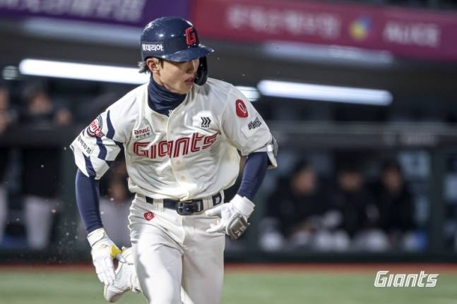 롯데 전민재.(롯데 자이언츠 제공)