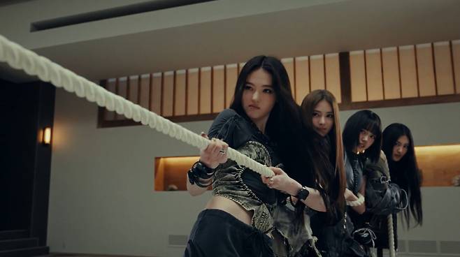 미야오 '핸즈업' 뮤직비디오 캡처