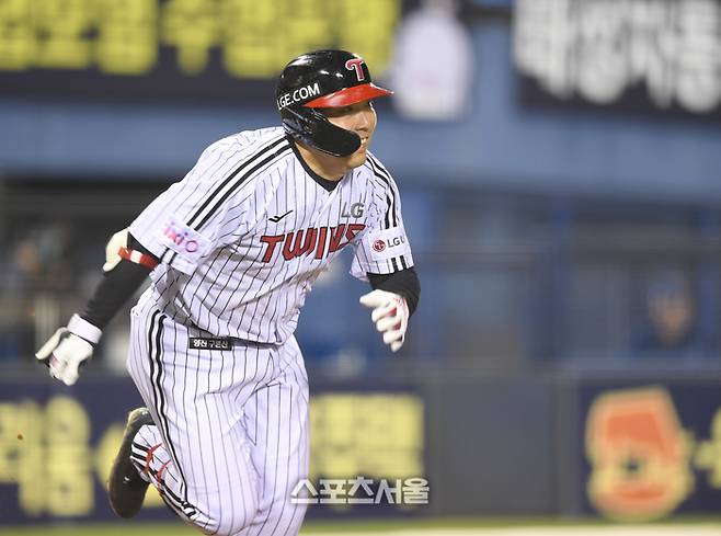 LG 김현수가 1루로 달려나가고 있다. 사진 | 최승섭기자 thunder@sportsseoul.com