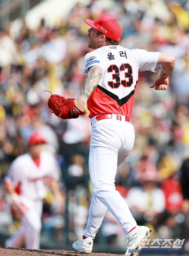 7이닝 무실점 완벽투를 펼친 올러는 마운드 위에서 포효했다.