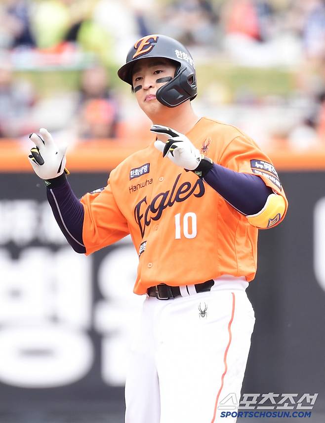 27일 대전 한화생명볼파크에서 열린 한화와 KT의 경기. 7회말 선두타자 2루타를 날린 한화 이진영. 대전=송정헌 기자songs@sportschosun.com/2025.04.27/