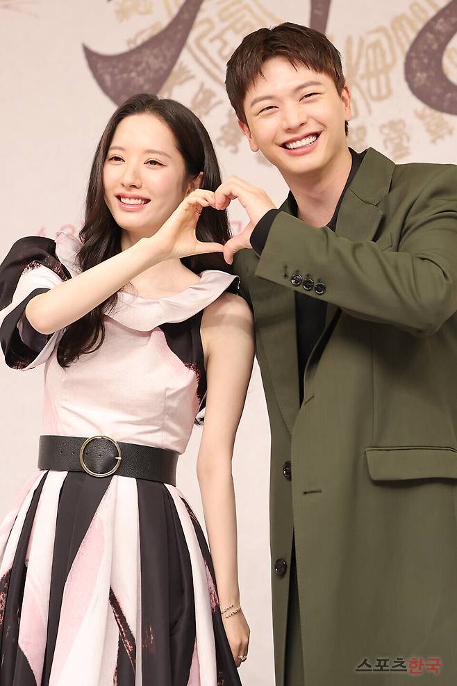 배우 육성재(좌)와 김지연(우)이 SBS 새 금토드라마 '귀궁' 제작발표회에 참석했다. ⓒ이혜영 기자 lhy@hankooki.com