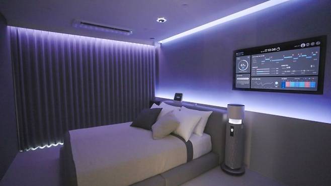 현대건설 기술연구원에 마련된 미래형 건강주택 실증시설의 침실. 수면패턴 등을 분석해 개인 맞춤형 건강정보를 알려준다. 현대건설 제공
