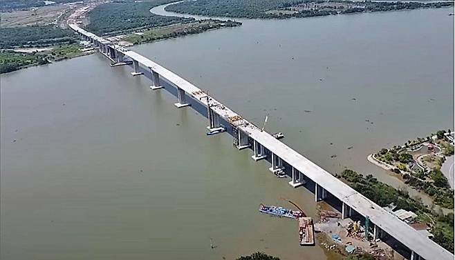 베트남 호찌민시와 동나이성을 연결하는 년짝대교 공사 현장 전경. /금호건설 제공