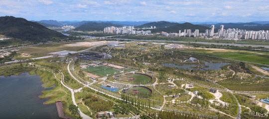 세종 행복도시 세종동 전경. 사진 위쪽 빈 공간이 국회세종의사당 예정 부지. 행복청 제공