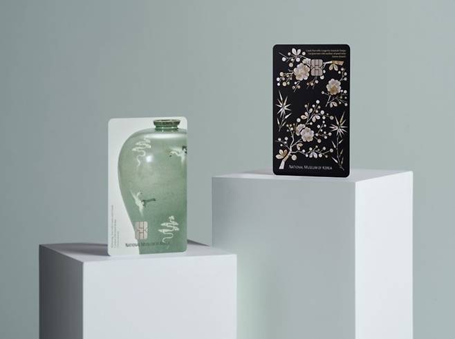 나전칠기와 청자를 모티프로 제작된 교통카드. (출처: 국립박물관문화재단)