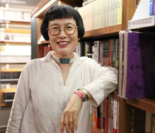 김혜순 시인. 김정효 기자 hyopd@hani.co.kr