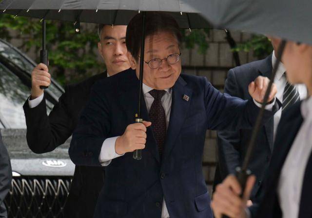 이재명 전 더불어민주당 대표가 22일 서울 서초구 서울중앙지법에서 열린 '대장동 배임·성남FC 뇌물' 1심 공판에 출석하고 있다. 강예진 기자