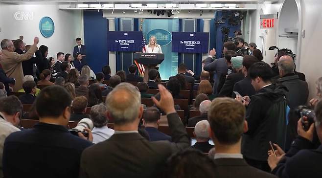 백악관 기자실 브랜디룸의 모습