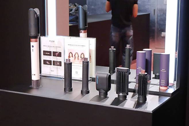 에어랩 코안다 2x에 포함되는 6가지 스타일링 툴 / 출처=IT동아