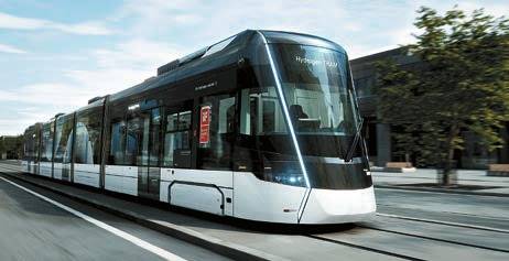 트램은 측면 유리에 투명 OLED를 장착하고 첨단 안전장비를 도입해 보행자 안전을 신경 썼다.