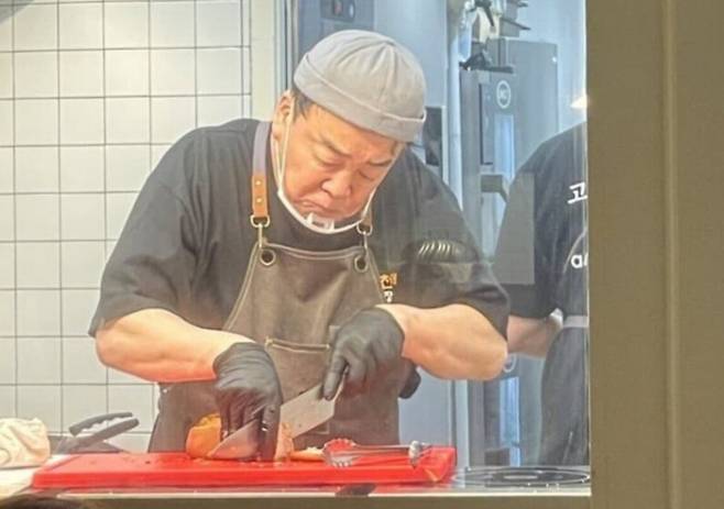 프랑스서 포착된 백종원 /사진=온라인 커뮤니티