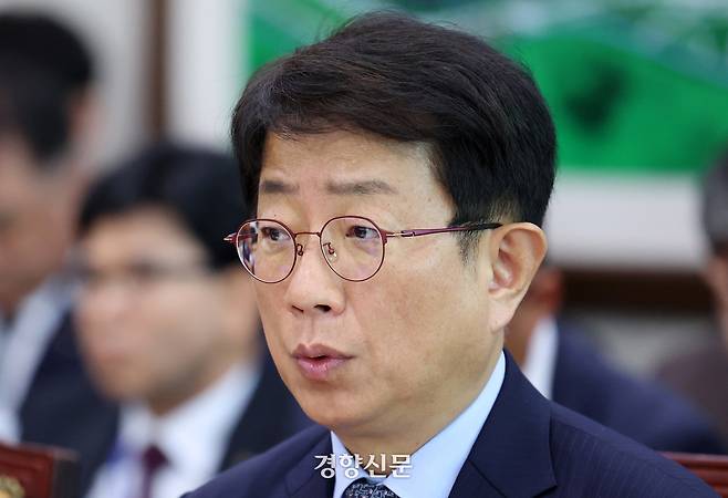 박상우 국토교통부 장관이 지난 23일 국회 국토교통위 전체회의에서 의원질의에 답하고 있다. 박민규 선임기자