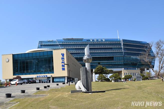 당진시의회·당진시청. 사진=이은성 기자