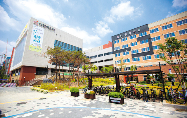 다원이음터 도서관에서는 1인당 7권을 14일간 빌릴 수 있다. 이 시설은 미취학아동과 초등생들이 어린 시기 책을 친숙하게 여길 수 있도록 다양한 프로그램도 운영 중이다. 다원이음터 제공