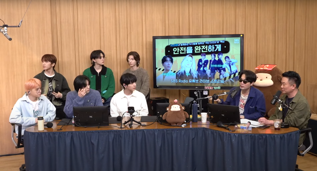 컬투쇼에서 인연을 맺은 김태균(오른쪽)과 보이넥스트도어(왼쪽)./SBS 파워FM <두시탈출 컬투쇼> 캡처