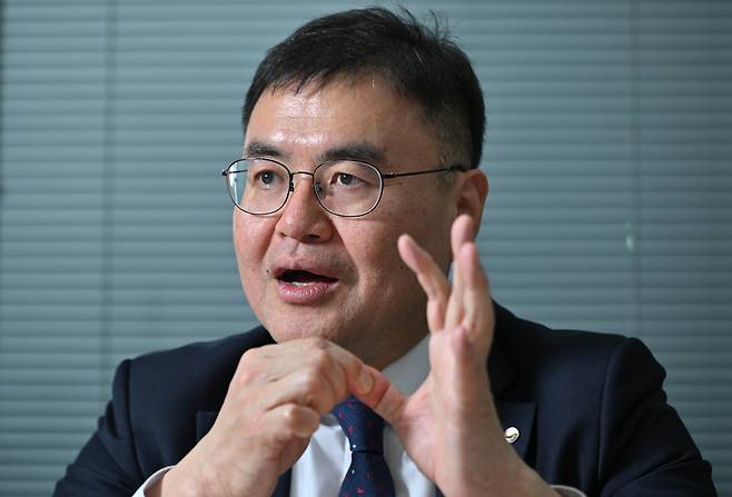 비상계엄 대응을 위해 실시한 환매조건부채권(RP) 매입이 문제없이 회수돼 물가 상방 압력으로 작용하지 않았다는 분석이 한은에서 나왔다. 최용훈 한국은행 금융시장국장이 23일 서울 중구 한국은행에서 헤럴드경제와 인터뷰를 하고 있다. 임세준 기자