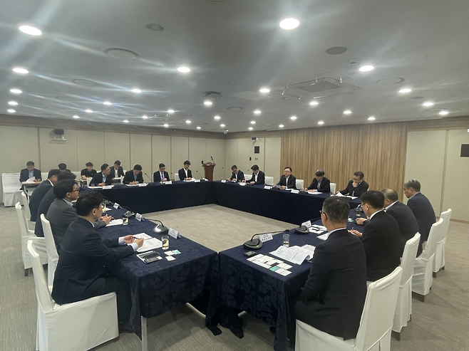 서울시는 28일 오전 김성보 행정2부시장 주재로 서울시청 8층 간담회장에서 10개 건설사 본부장급 인사 및 학계 전문가들과 간담회를 개최했다. [서울시 제공]