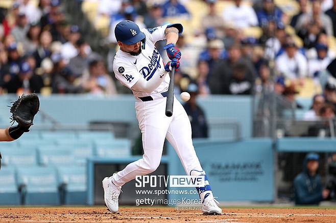 ▲ 28일(한국시간) 미국 캘리포니아주 로스앤젤레스 다저스타디움에서 열린 2025 메이저리그 피츠버그 파이리츠와 경기에서 9-2로 이겼다. 타격하는 앤디 파헤스.&nbsp;