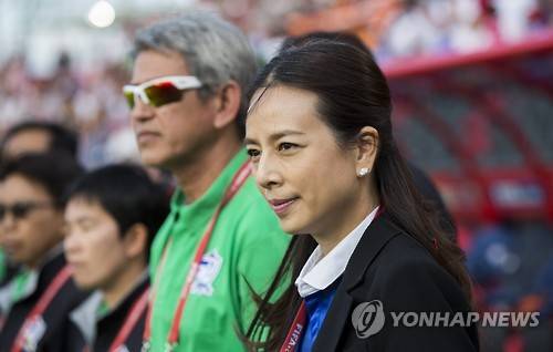 태국축구협회가 지난 23일(한국시간) 공식 홈페이지를 통해 마담 팡 협회장이 시암스포츠에 첫 부채 상환을 위해 축구협회에 2500만바트(약 10억 7400만원)의 사재를 출연해 기부했다고 전했다.&nbsp;연합뉴스