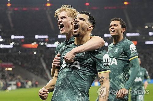 토트넘은 오는 5월 2일 오전 4시(한국시간) 영국 런던에 있는 토트넘 홋스퍼 스타디움에서 보되/글림트(노르웨이)와 2024-2025시즌 유럽축구연맹(UEFA) 유로파리그 준결승 1차전을 치른다.&nbsp;손흥민의 출전 여부가 불투명하다. 현재 손흥민은 발 부상으로 공식전 4경기 연속 결장했다. 리버풀전도 예외는 아니었다.  프랑크푸르트와의 유로파리그 8강 1차전 때 강한 태클을 당해 발에 충격을 받은 뒤 내리 4경기를 결장해 토트넘 팬들의 우려가 커졌다.&nbsp;&nbsp;연합뉴스