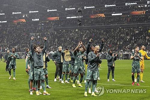 영국 BBC가 28일(한국시간) 애스턴 빌라가 토트넘 홋스퍼가 요청한 프리미어리그 맞대결 일정 요청 변경을 거부했다고 전했다.&nbsp;  토트넘은 지난 27일&nbsp;공식 홈페이지를 통해 오는 19일 예정된 애스턴 빌라와의 2024-2025시즌 프리미어리그 최종전 일정 변경을 위해 사무국과 논의를 거치고 있다고 밝혔다.&nbsp;연합뉴스