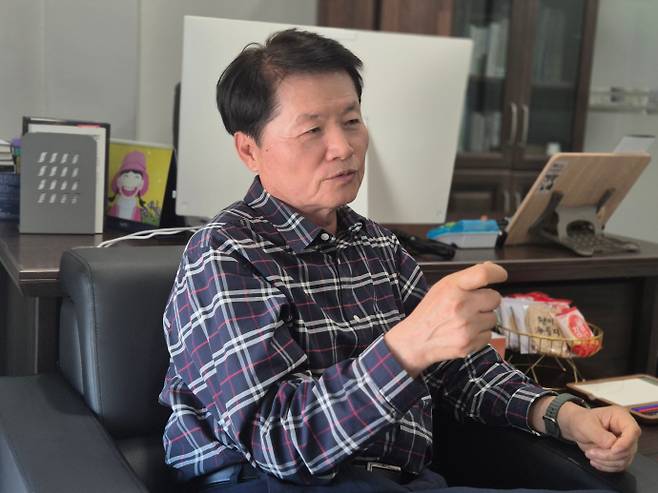 김병원 전 농협중앙회장은 지난 28일 남도일보 인터뷰에서 6월 3일 대선으로 출범할 새 정부를 향해 농가소득 안정을 위한 공익직불금 5조원 규모 확대, 농업 재해보험 개편, 외국인 근로자 확대, 청년 농업인 육성 등을 강조했다. 서울/임소연 기자 lsy@namdonews.com