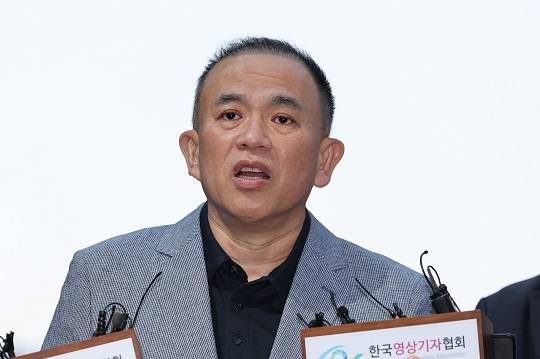 명태균 씨가 29일 서울 서초구 서울고등검찰청으로 조사를 받기 위해 출석하고 있다. 사진=뉴시스