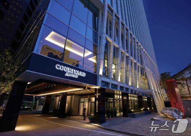 KT&G가 매각을 추진하는 코트야드메리어트서울남대문 전경.(코트야드남대문 홈페이지 갈무리)