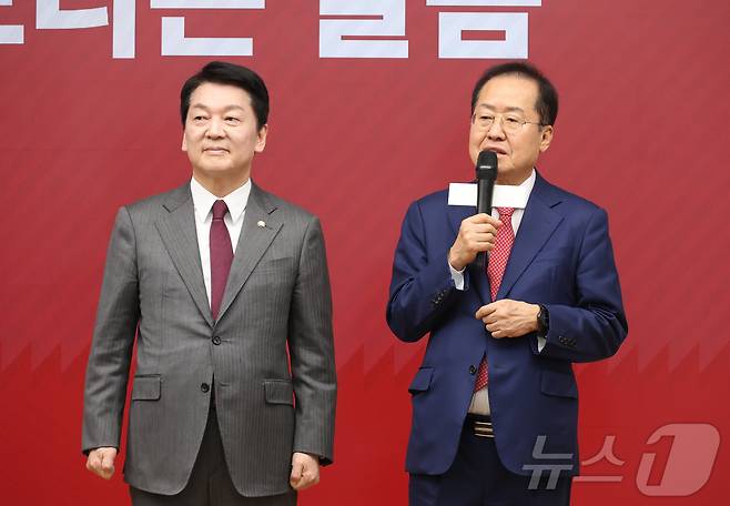 29일 서울 여의도 국민의힘 당사에서 열린 제21대 대통령 후보자 국민의힘 3차 경선 진출자 발표 행사에서 진출에 실패한 홍준표 후보가 소감을 밝히고 있다. 2025.4.29/뉴스1 ⓒ News1 국회사진취재단