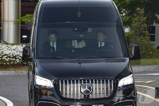 도널드 트럼프 미국 대통령의 장남 트럼프 주니어가 탑승항 차량이 29일 오후 서울 강서구 서울김포비즈니스항공센터에서 이동하고 있다.  (공동취재) 2025.4.29/뉴스1 ⓒ News1 장수영 기자