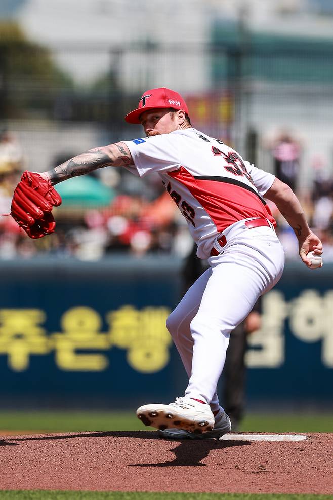 KIA 올러가 26일 광주-기아 챔피언스 필드에서 열린 2025 KBO리그 정규시즌 LG전에 선발 등판해 역투하고 있다. 사진 | KIA 타이거즈