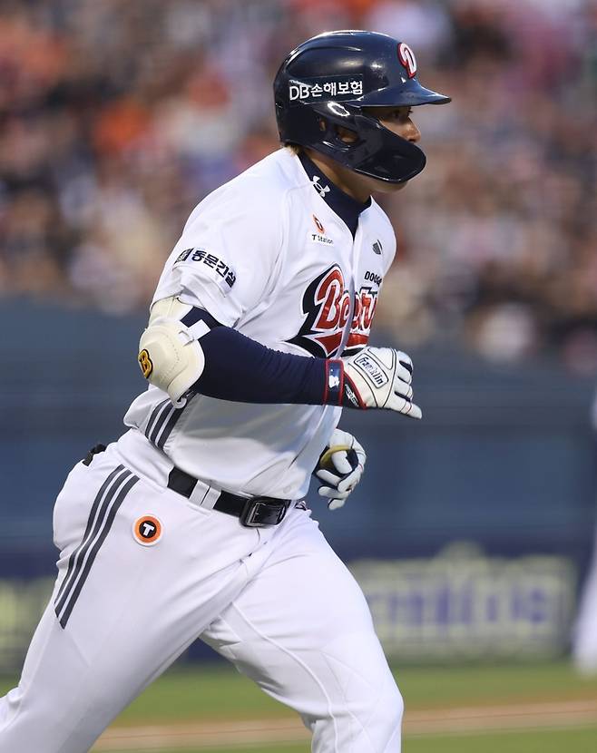 두산은 하위권에 머물러 있다. 중심타자 김재환의 활약이 중요하다. 사진 | 두산 베어스