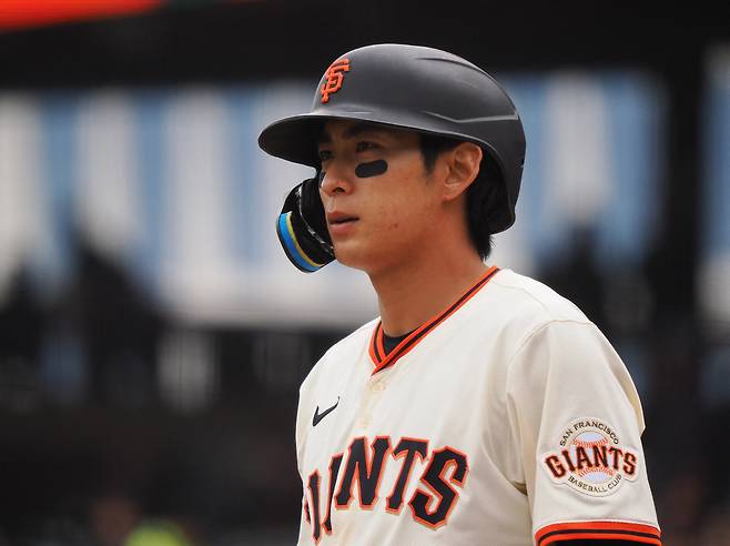 Apr 24, 2025; San Francisco, California, USA; San Francisco Giants center fielder Jung Hoo Lee (51) at bat against the Milwaukee Brewers during the third inning at Oracle Park. Mandatory Credit: Kelley L Cox-Imagn Images







<저작권자(c) 연합뉴스, 무단 전재-재배포, AI 학습 및 활용 금지>