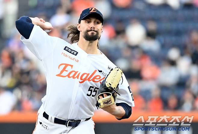 29일 대전한화생명볼파크에서 열린 LG와 한화의 경기, 한화 선발투수 와이스가 역투하고 있다. 대전=허상욱 기자wook@sportschosun.com/2025.04.29/