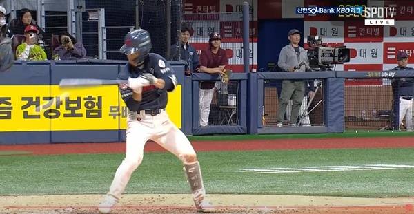 헤드샷을 당한 전민재. ⓒTVING