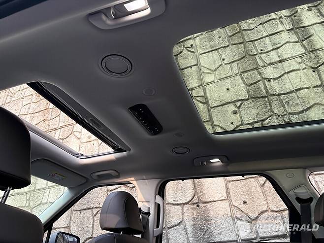 신차 구매시 선택 옵션에 따라 중고차 가격에 영향을 주는 것으로 나타났다. 여러 옵션 가운데 감가 방어율이 가장 높은 옵션은 선루프인 것으로 조사됐다. (오토헤럴드 DB)