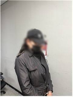 여장을 한 채로 식당 등에서 무전취식을 일삼다 붙잡힌 남성. /대전동부경찰서