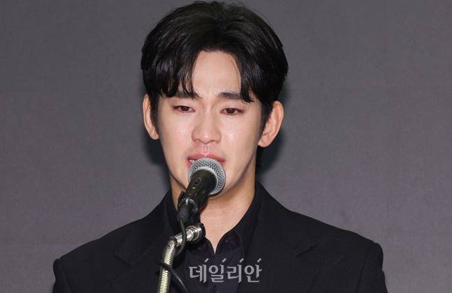 배우 김수현ⓒ데일리안 방규현 기자