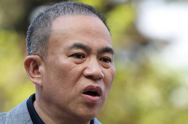 윤석열 전 대통령 부부 공천 개입 의혹의 핵심 인물인 명태균 씨가 29일 오전 검찰 조사를 받기 위해 서울 서초구 서울고검 청사로 출석하며 입장을 밝히고 있다. 2025.4.29/뉴스1