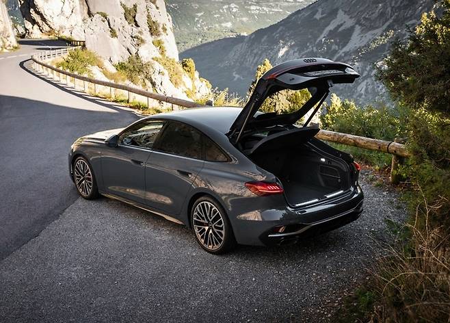 아우디 더 뉴 A5.