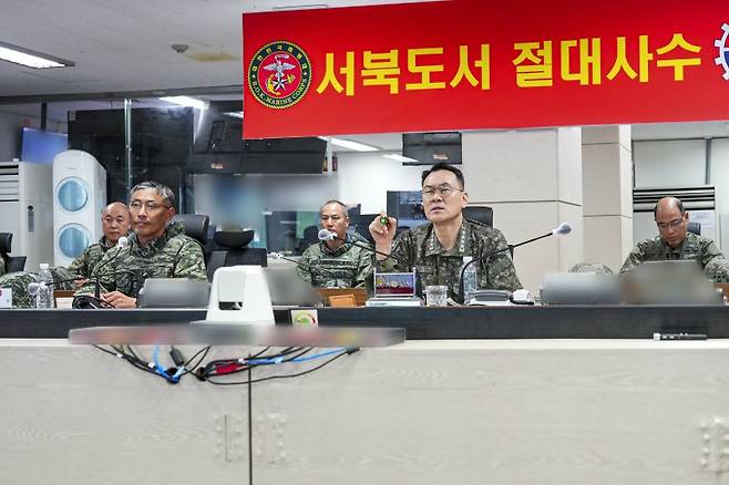 김명수 합참의장이 29일 6해병여단에서 작전지도를 하고 있다. 합동참모본부 제공